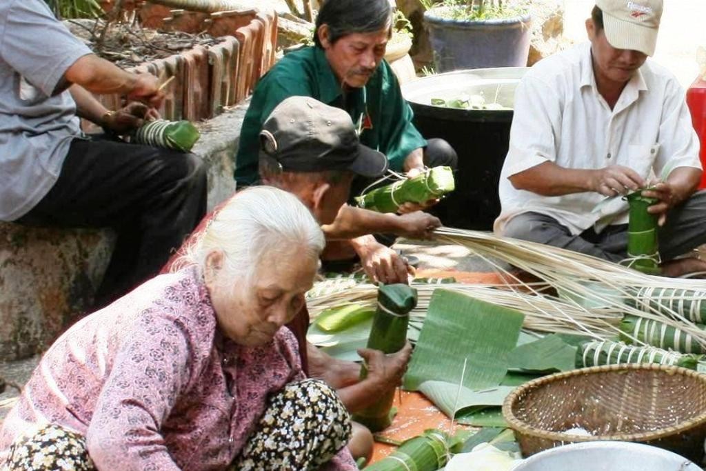 Nghĩa Sinh tham gia “Ngày gói bánh Tết cho đồng bào nghèo” tại Quảng Thành (Đồng Nai) ngày 14 tháng 2 năm 2015