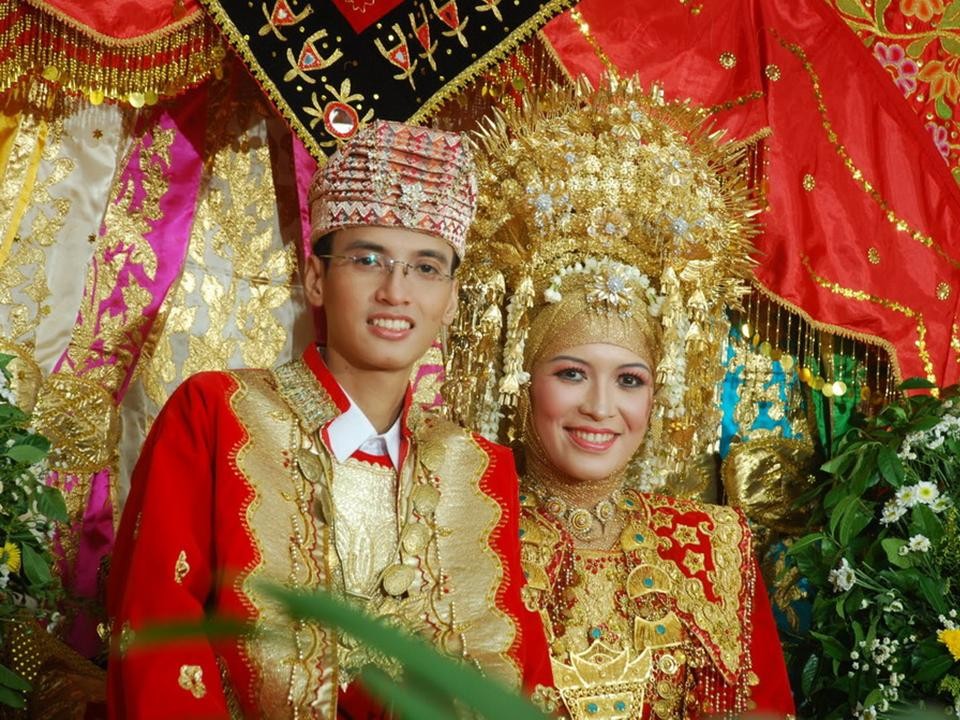 Trước buổi dạ tiệc, Huynh Trưởng Nghĩa Sinh đã thuyết trình cho giới trẻ ưu tú Á kiều – những người đã nhận Giải thưởng Giới trẻ Ưu tú “Youth Who Excels” awards về đề tài, “Tuổi trẻ là tương lai của nhân loại.” Huynh Trưởng Nghĩa Sinh là người sáng lập Liên hội Á Kiều Chicago.