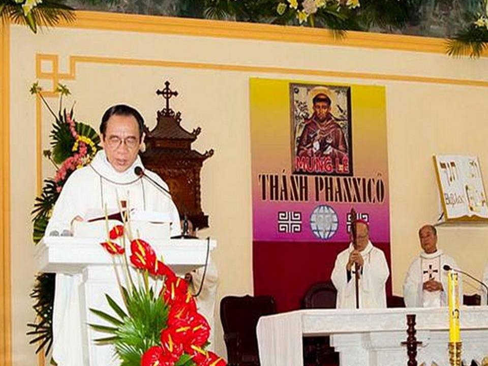 Cựu Huynh Trưởng Nghĩa Sinh Nguyễn Công Minh trong đại lễ Thánh Phanxicô ngày 4 tháng 10 năm 2013 tại Đà Lạt.