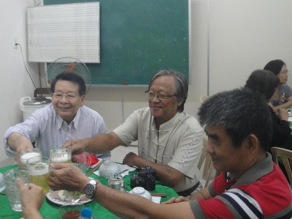 HT Nguyễn Trung Hiếu chào thăm quý Trưởng và quý anh chị Nghĩa Sinh từ Sàigòn, Gia Định, Bến Tre và Tây Ninh về tham dự buổi họp mặt gia đình Nghĩa Sinh tại Hội trường Tu viện Phanxicô trong dịp công tác Hè 2015.
