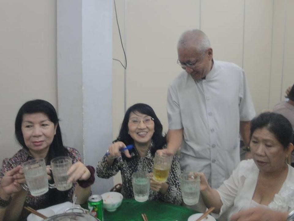 HT Nguyễn Trung Hiếu chào thăm quý Trưởng và quý anh chị Nghĩa Sinh từ Sàigòn, Gia Định, Bến Tre và Tây Ninh về tham dự buổi họp mặt gia đình Nghĩa Sinh tại Hội trường Tu viện Phanxicô trong dịp công tác Hè 2015.