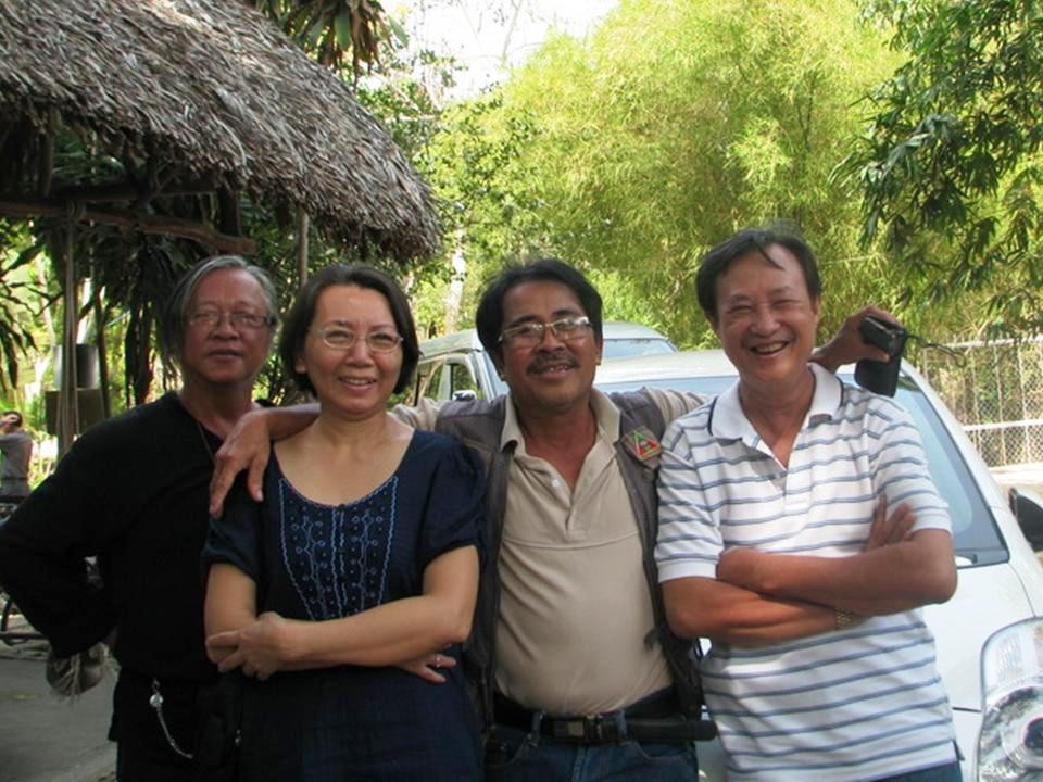 Hình ảnh Nghĩa Sinh Phước Tuy tổ chức họp mặt tất niên và mừng đón Xuân Quý Tỵ 2013 cùng với quý Trưởng và Nghĩa Sinh từ các nơi đến tham dự: Trưởng Phúc (NS Saigon), Trưởng Dũng (NS An Giang), Trưởng Dung (NS Gia Định), Trưởng Nhi (NS Thủ Đức), NS Thanh (Chuyên Đoàn Linh Hoạt), NS Tuyết Mai (Chuyên Đoàn Dấn Thân), NSSH Riêu (NS Sống Hùng Tây Ninh).