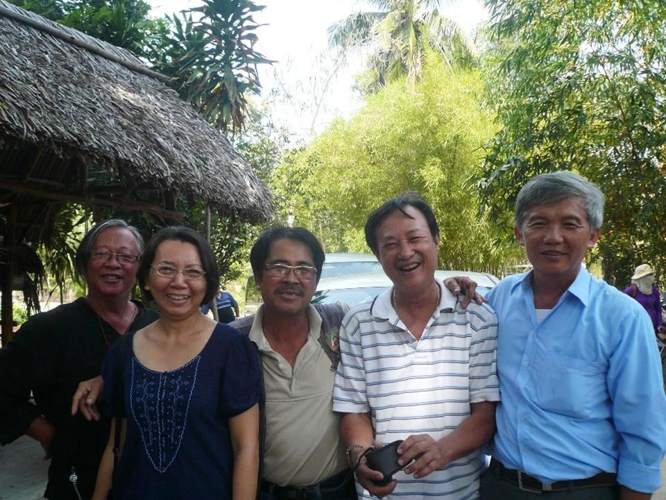 Hình ảnh Nghĩa Sinh Phước Tuy tổ chức họp mặt tất niên và mừng đón Xuân Quý Tỵ 2013 cùng với quý Trưởng và Nghĩa Sinh từ các nơi đến tham dự: Trưởng Phúc (NS Saigon), Trưởng Dũng (NS An Giang), Trưởng Dung (NS Gia Định), Trưởng Nhi (NS Thủ Đức), NS Thanh (Chuyên Đoàn Linh Hoạt), NS Tuyết Mai (Chuyên Đoàn Dấn Thân), NSSH Riêu (NS Sống Hùng Tây Ninh).