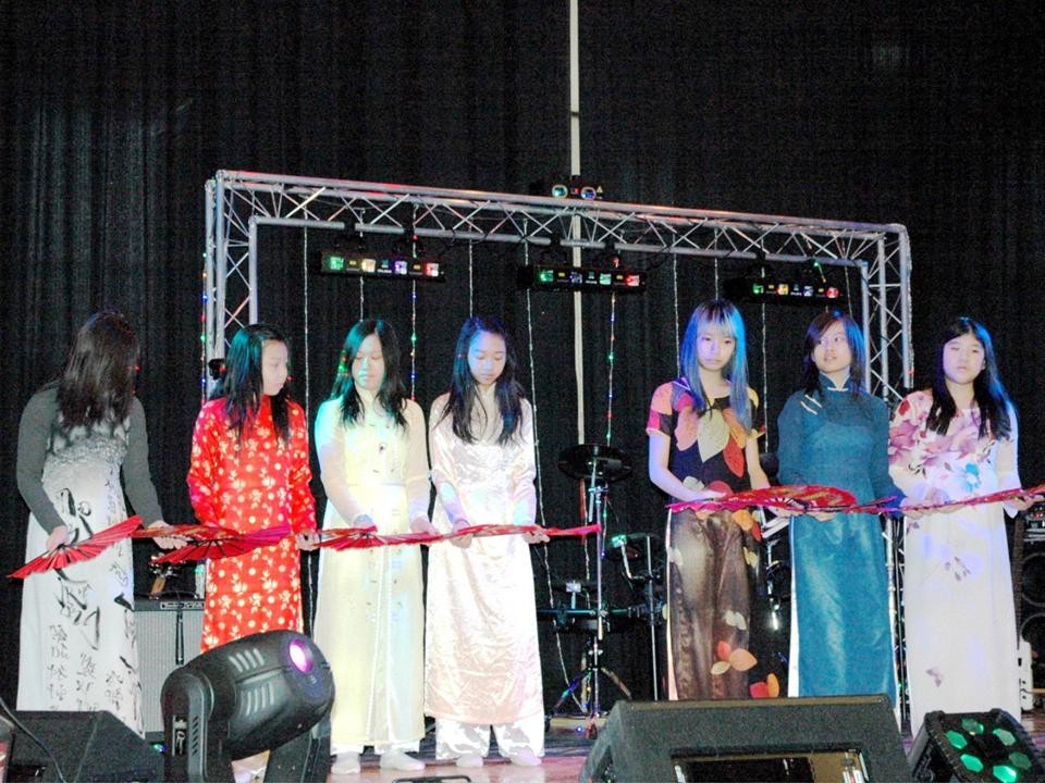 Huynh Trưởng Nghĩa Sinh cùng quý Trưởng và Nghĩa Sinh Chicago đã tham dự Hội Tết Giáp Ngọ do Hội Người Việt tổ chức cho đồng hương VN vùng Chicago ngày 8/2/2014.