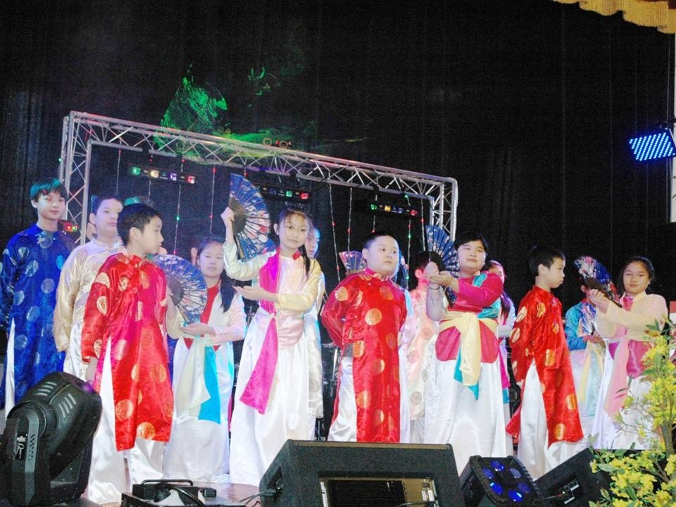 Huynh Trưởng Nghĩa Sinh cùng quý Trưởng và Nghĩa Sinh Chicago đã tham dự Hội Tết Giáp Ngọ do Hội Người Việt tổ chức cho đồng hương VN vùng Chicago ngày 8/2/2014.