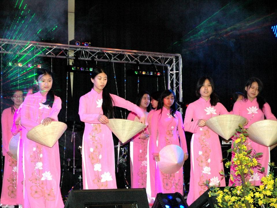 Huynh Trưởng Nghĩa Sinh cùng quý Trưởng và Nghĩa Sinh Chicago đã tham dự Hội Tết Giáp Ngọ do Hội Người Việt tổ chức cho đồng hương VN vùng Chicago ngày 8/2/2014.