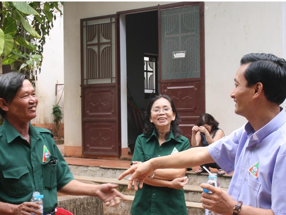 Nghĩa Sinh công tác xã hội tại xã Quảng Thành (tỉnh Đồng Nai) ngày 3-2-2015.