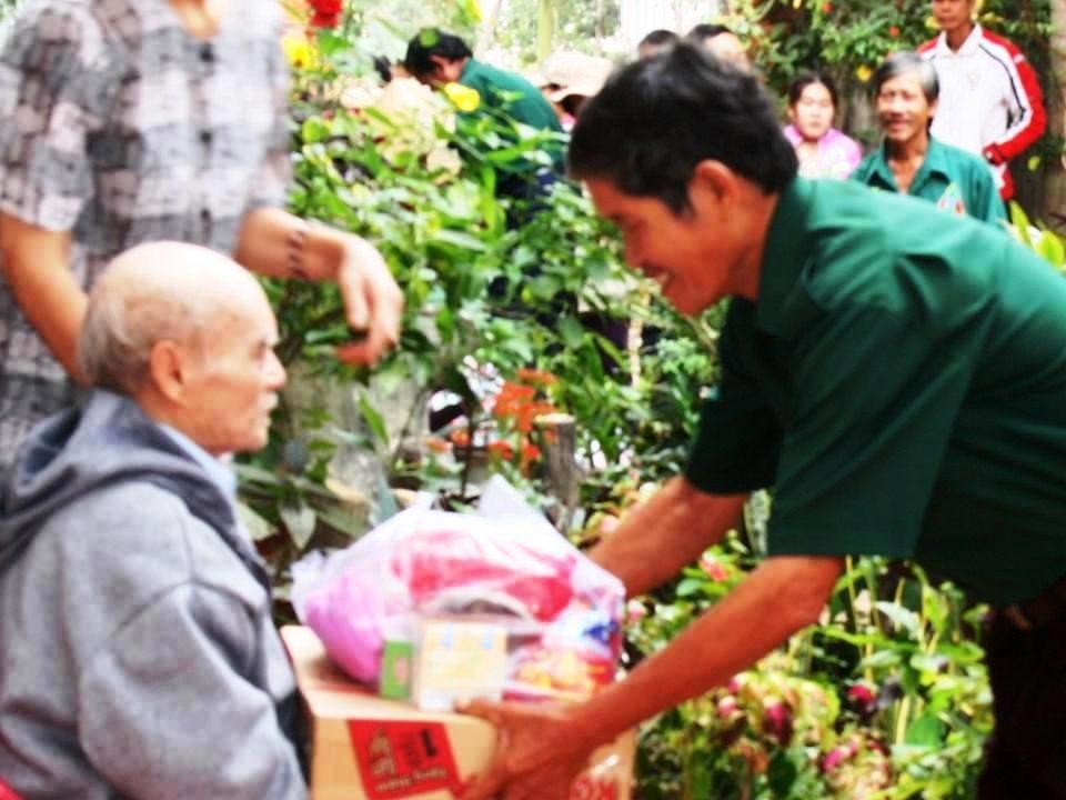 Nghĩa Sinh công tác xã hội tại xã Quảng Thành (tỉnh Đồng Nai) ngày 3-2-2015.