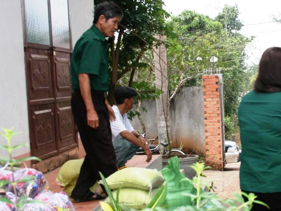 Nghĩa Sinh công tác xã hội tại xã Quảng Thành (tỉnh Đồng Nai) ngày 3-2-2015.