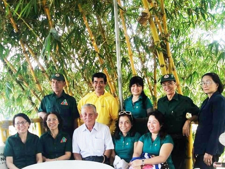 Đoàn đang công tác tại một Cô Nhi Viện Phật Giáo * Ngày 31/1/2015