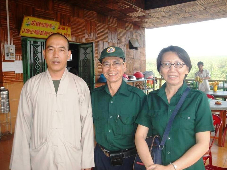 Đoàn đang công tác tại một Cô Nhi Viện Phật Giáo * Ngày 31/1/2015