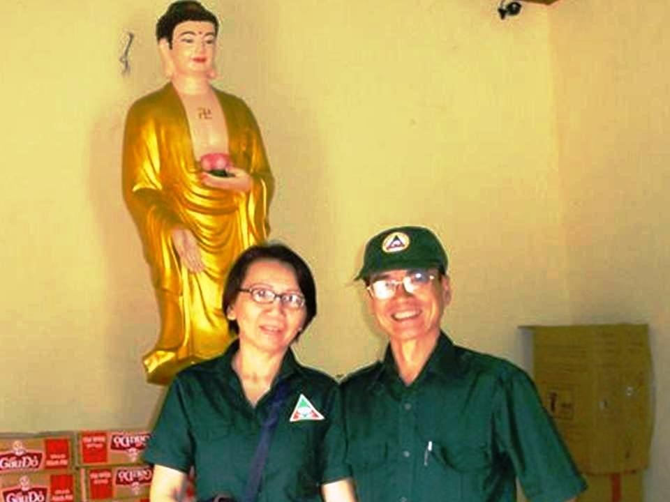 Đoàn đang công tác tại một Cô Nhi Viện Phật Giáo * Ngày 31/1/2015