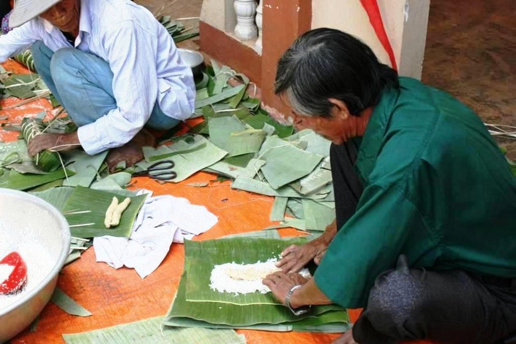 Nghĩa Sinh tham gia “Ngày gói bánh Tết cho đồng bào nghèo” tại Quảng Thành (Đồng Nai) ngày 14 tháng 2 năm 2015