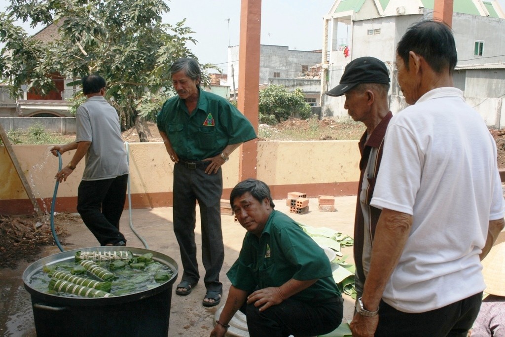 Nghĩa Sinh tham gia “Ngày gói bánh Tết cho đồng bào nghèo” tại Quảng Thành (Đồng Nai) ngày 14 tháng 2 năm 2015