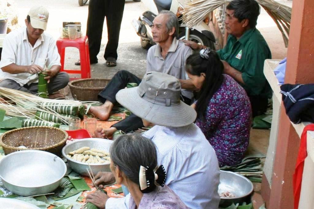 Nghĩa Sinh tham gia “Ngày gói bánh Tết cho đồng bào nghèo” tại Quảng Thành (Đồng Nai) ngày 14 tháng 2 năm 2015