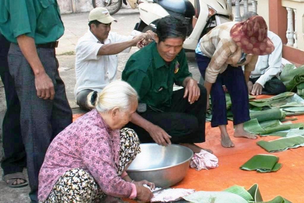 Nghĩa Sinh tham gia “Ngày gói bánh Tết cho đồng bào nghèo” tại Quảng Thành (Đồng Nai) ngày 14 tháng 2 năm 2015