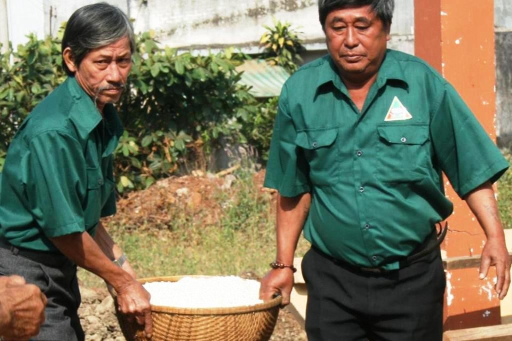 Nghĩa Sinh tham gia “Ngày gói bánh Tết cho đồng bào nghèo” tại Quảng Thành (Đồng Nai) ngày 14 tháng 2 năm 2015