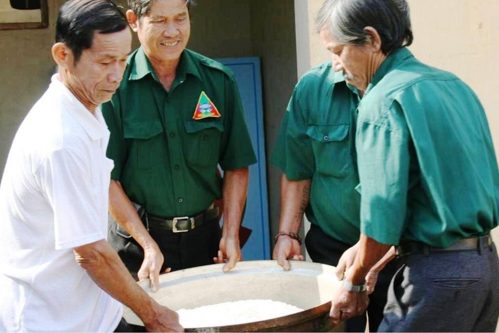 Nghĩa Sinh tham gia “Ngày gói bánh Tết cho đồng bào nghèo” tại Quảng Thành (Đồng Nai) ngày 14 tháng 2 năm 2015