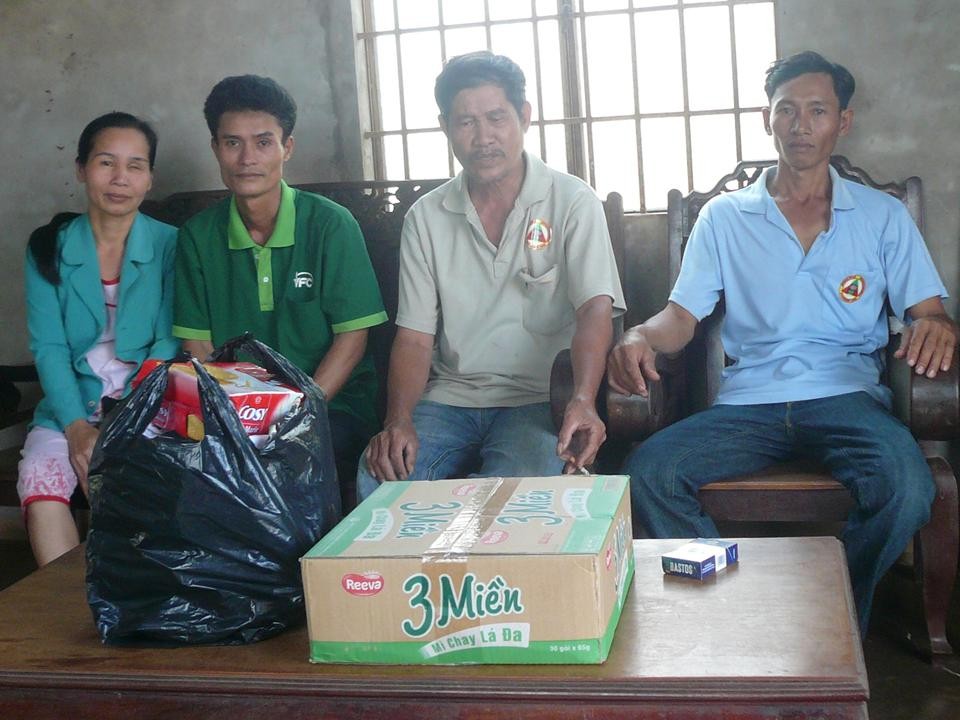 NSPT đang thể hiện lời tuyên hứa thứ 2 của Nghĩa Sinh là giúp ích cho nhân loại, đồng hương, nhất là những người bệnh tật, đói nghèo ...