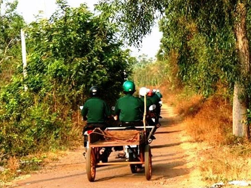 Đoàn công tác xã hội Nghĩa Sinh thăm viếng và phát quà chia sẻ với đồng bào dân tộc Châu Ro (Baria) ngày 15 tháng 3 năm 2015