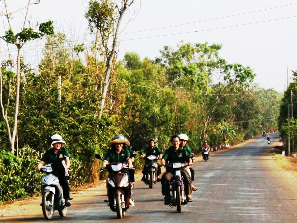 Đoàn công tác xã hội Nghĩa Sinh thăm viếng và phát quà chia sẻ với đồng bào dân tộc Châu Ro (Baria) ngày 15 tháng 3 năm 2015
