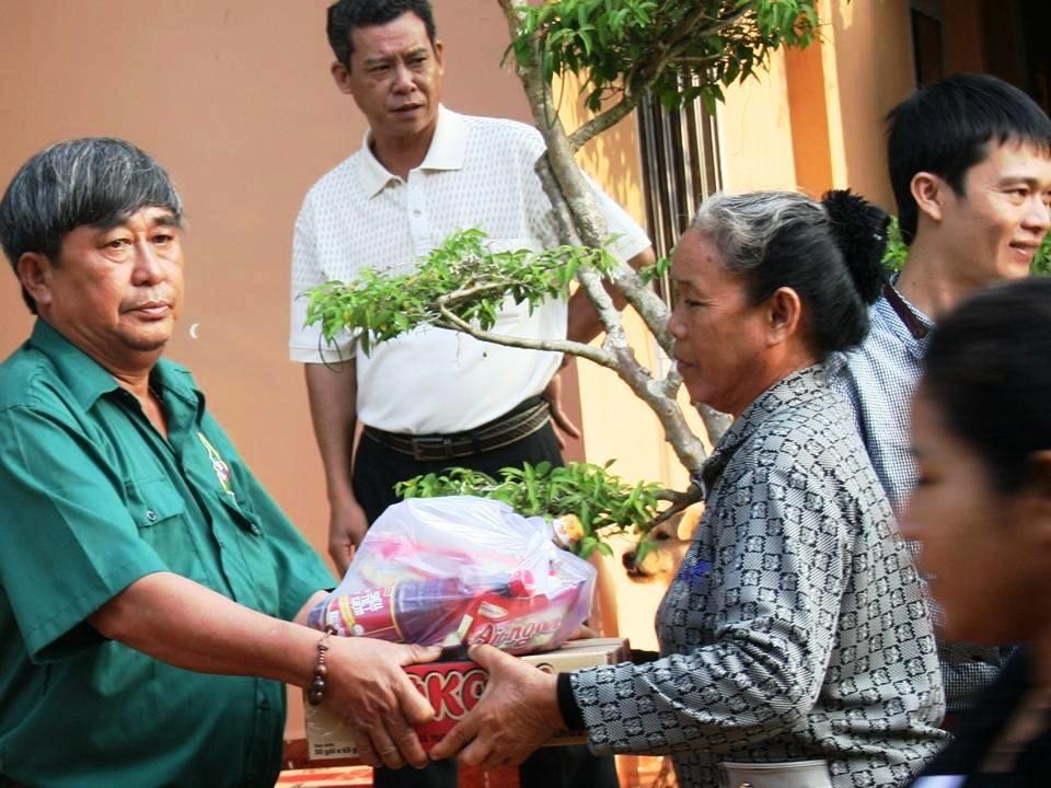 Đoàn công tác xã hội Nghĩa Sinh thăm viếng và phát quà chia sẻ với đồng bào dân tộc Châu Ro (Baria) ngày 15 tháng 3 năm 2015
