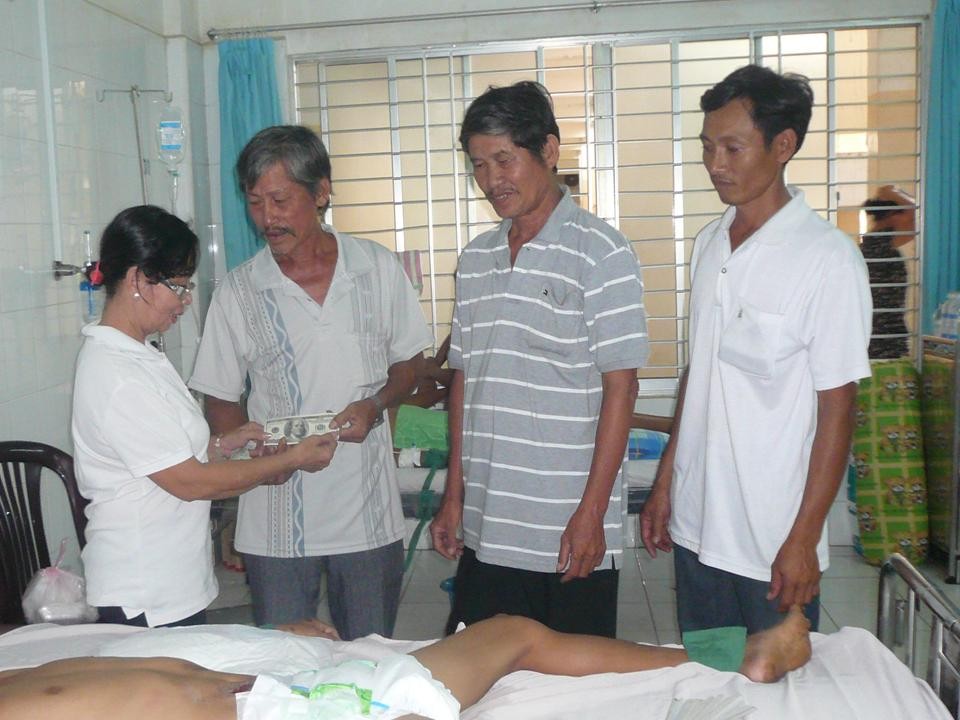 Với sự trợ giúp quý báu của Trưởng Nhi và Trưởng Phúc, gia đình CMNS Phước Tuy đã quyên góp được 1 triệu 500 ngàn đồng VN để giúp đỡ cho gia đình NS Thu bị tại nạn giao thông hiện điều trị tại BV Chợ Rẫy.