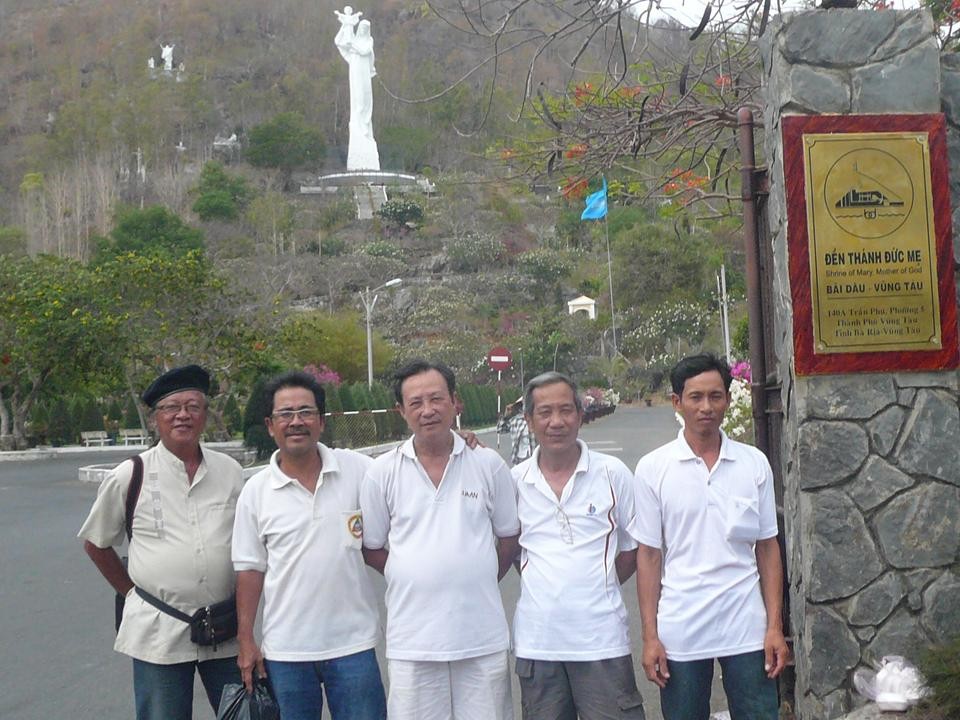 Quý Trưởng Phúc, Trưởng Nhi, Trưởng Lam, Trưởng Oánh đang điều nghiên địa điểm Trại Họp mặt Truyền Thống 2013.