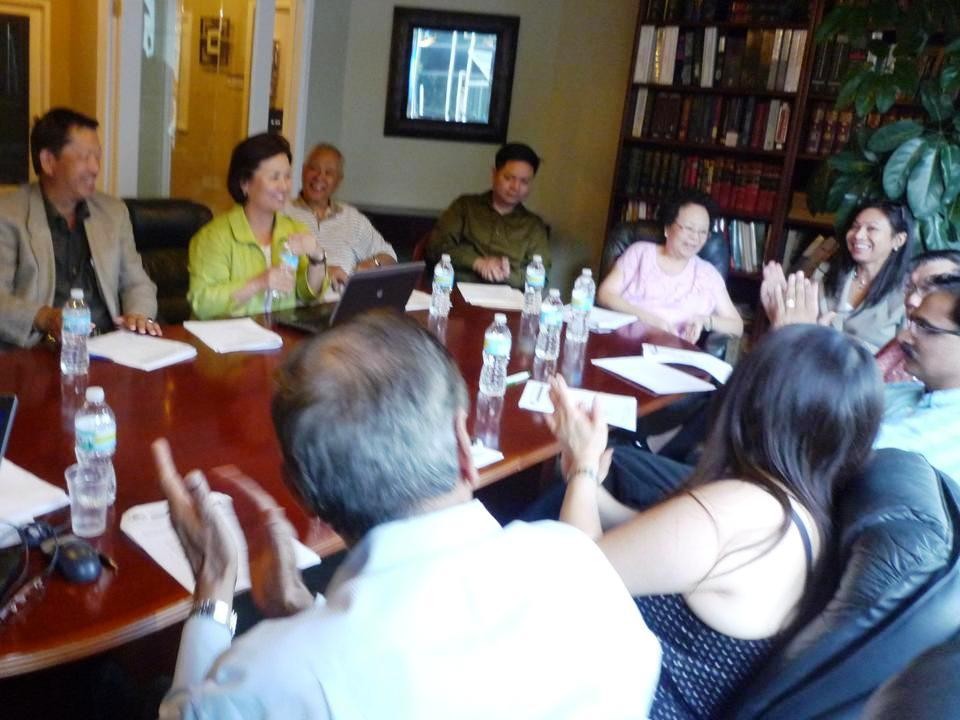 Huynh Trưởng Nghĩa Sinh chủ tọa buổi họp Hội Đồng Quản Trị (Board of Directors) cuar Liên Hội Á Kiều Chicago (Asian American Coalition of Chicago) ngày 27-06-2012 với sự tham dự của 14 đại diện cộng đồng Á kiều tại vùng Chicago như cộng đồng Trung Hoa, Nhật Bản, Đại Hàn, Thái Lan, Nam Duong, Ấn Độ, Phi Luật Tân, v.v... Nghị trình buổi họp là để hoạch địch chương trình hoạt động văn hóa, giáo dục và xã hội năm thứ 30 của Liên Hội Á Kiều Chicago (30th Annual Asian American Coalition of Chicago