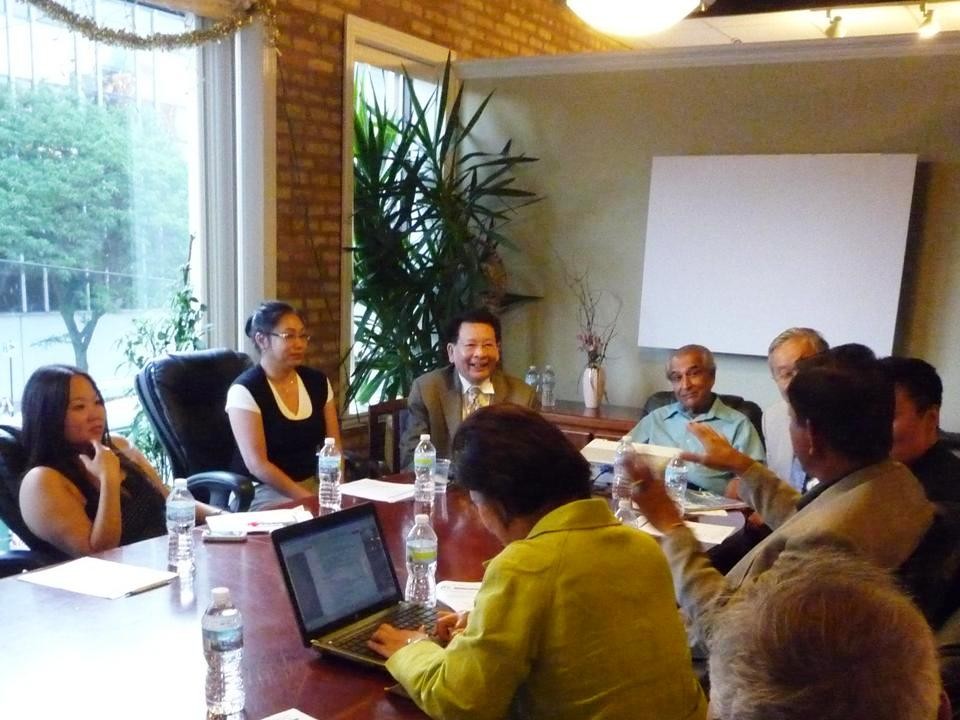 Huynh Trưởng Nghĩa Sinh chủ tọa buổi họp Hội Đồng Quản Trị (Board of Directors) cuar Liên Hội Á Kiều Chicago (Asian American Coalition of Chicago) ngày 27-06-2012 với sự tham dự của 14 đại diện cộng đồng Á kiều tại vùng Chicago như cộng đồng Trung Hoa, Nhật Bản, Đại Hàn, Thái Lan, Nam Duong, Ấn Độ, Phi Luật Tân, v.v... Nghị trình buổi họp là để hoạch địch chương trình hoạt động văn hóa, giáo dục và xã hội năm thứ 30 của Liên Hội Á Kiều Chicago (30th Annual Asian American Coalition of Chicago