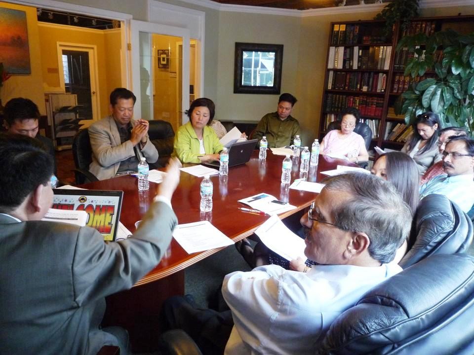 Huynh Trưởng Nghĩa Sinh chủ tọa buổi họp Hội Đồng Quản Trị (Board of Directors) cuar Liên Hội Á Kiều Chicago (Asian American Coalition of Chicago) ngày 27-06-2012 với sự tham dự của 14 đại diện cộng đồng Á kiều tại vùng Chicago như cộng đồng Trung Hoa, Nhật Bản, Đại Hàn, Thái Lan, Nam Duong, Ấn Độ, Phi Luật Tân, v.v... Nghị trình buổi họp là để hoạch địch chương trình hoạt động văn hóa, giáo dục và xã hội năm thứ 30 của Liên Hội Á Kiều Chicago (30th Annual Asian American Coalition of Chicago