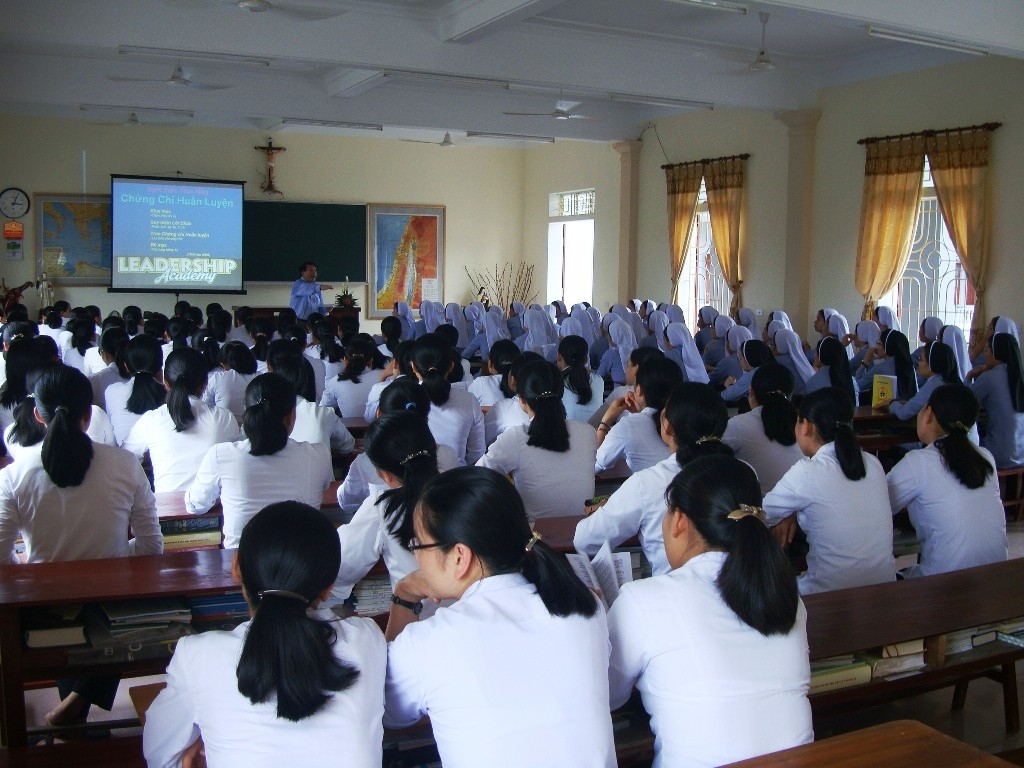 Khóa bồi dưỡng kỹ năng điều hành và sinh hoạt nhóm