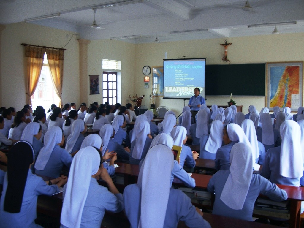 Khóa bồi dưỡng kỹ năng điều hành và sinh hoạt nhóm