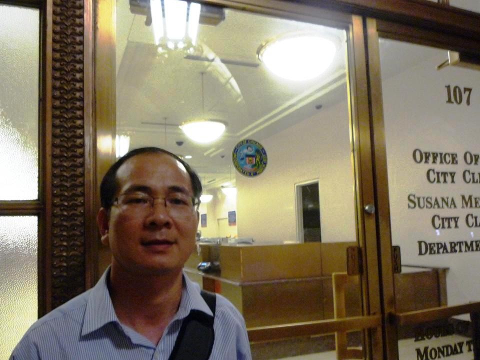 LM Nguyễn Văn Khai thăm Tòa Thị Chính tp Chicago.