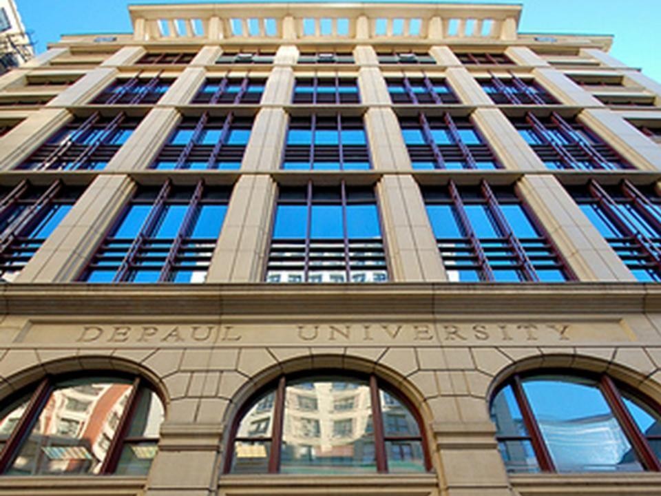Đại Học DePaul University Chicago.