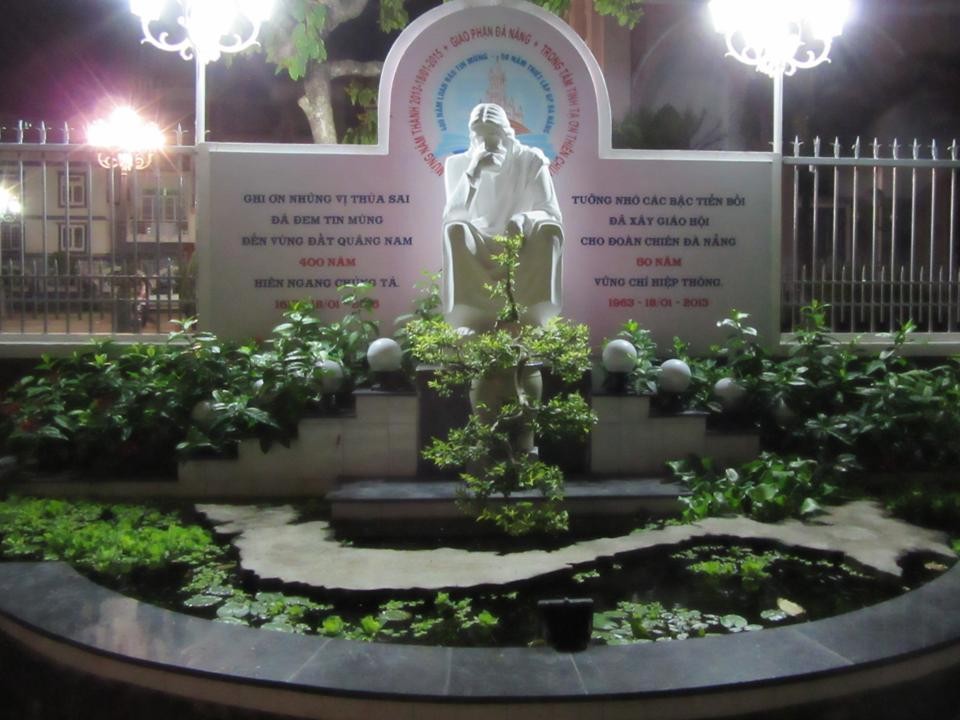 Huynh Trưởng Nghĩa Sinh giúp Khóa Thường huấn Hè 2015 cho 100 Soeurs Dòng Saint Paul de Chartres tại Thành phố Đà Nẵng.