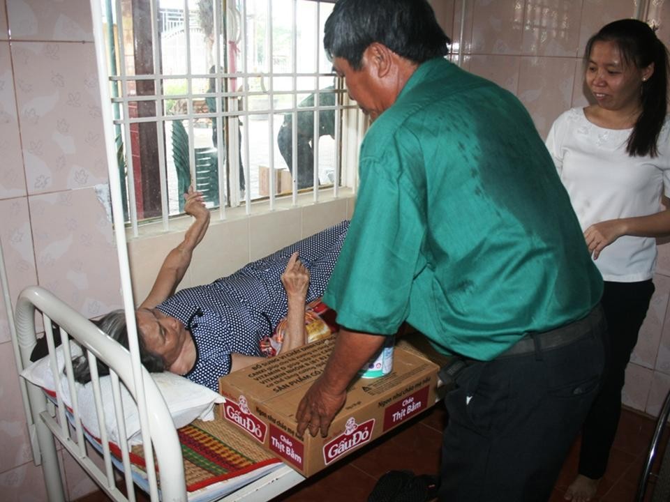 Nghĩa Sinh công tác xã hội tại Viện Dưỡng Lão Quảng Thành và Vinh Châu ngày 20/09/2015.
