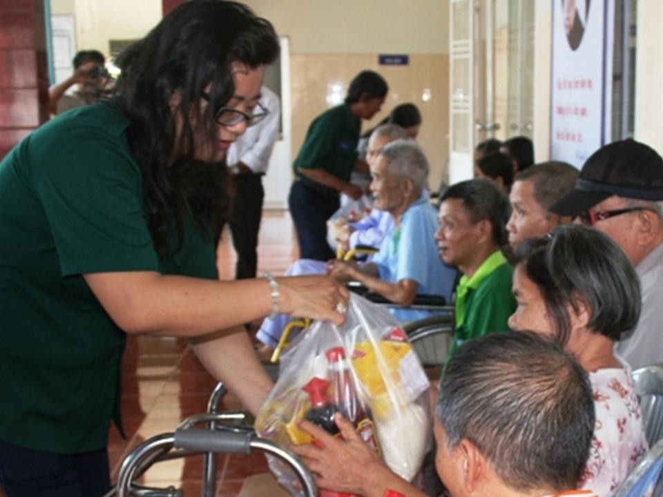 Nghĩa Sinh công tác xã hội tại Viện Dưỡng Lão Quảng Thành và Vinh Châu ngày 20/09/2015.