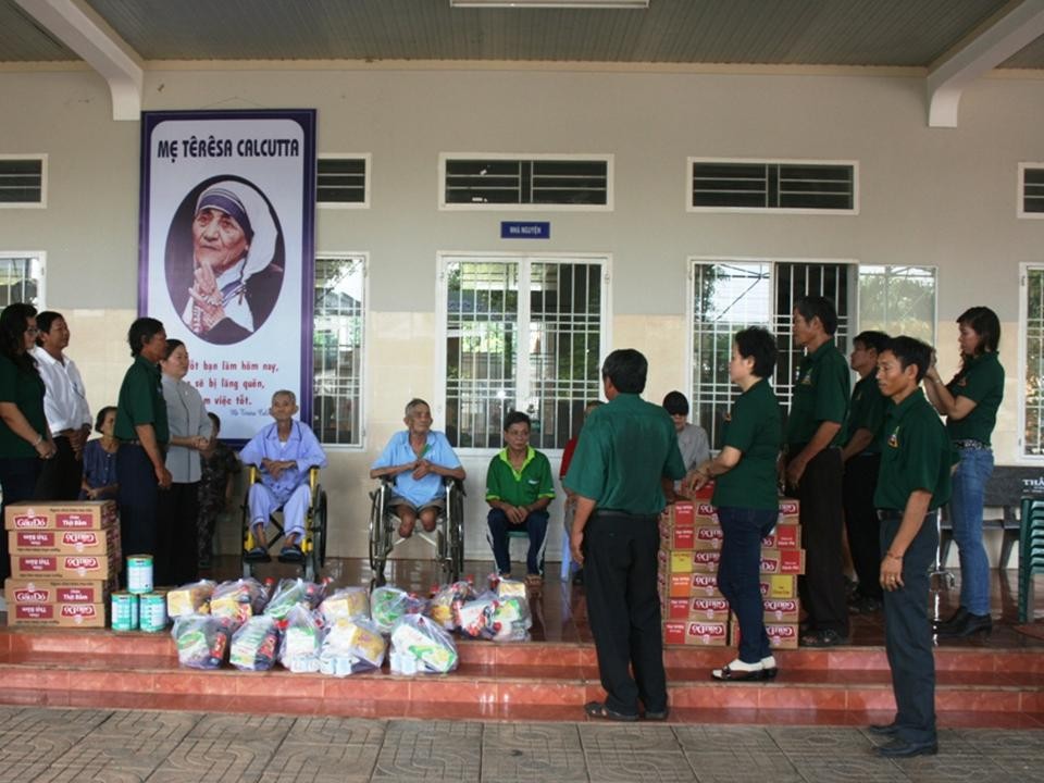 Nghĩa Sinh công tác xã hội tại Viện Dưỡng Lão Quảng Thành và Vinh Châu ngày 20/09/2015.
