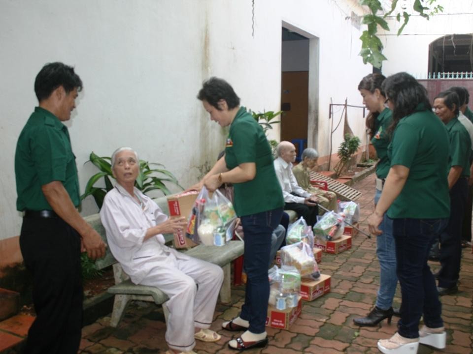 Nghĩa Sinh công tác xã hội tại Viện Dưỡng Lão Quảng Thành và Vinh Châu ngày 20/09/2015.