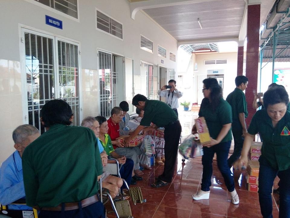 Nghĩa Sinh công tác xã hội tại Viện Dưỡng Lão Quảng Thành và Vinh Châu ngày 20/09/2015.