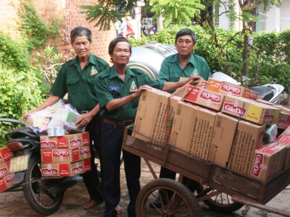 Nghĩa Sinh công tác xã hội tại Viện Dưỡng Lão Quảng Thành và Vinh Châu ngày 20/09/2015.