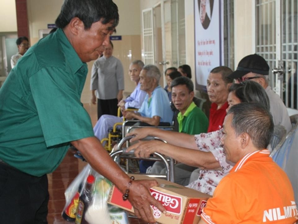 Nghĩa Sinh công tác xã hội tại Viện Dưỡng Lão Quảng Thành và Vinh Châu ngày 20/09/2015.