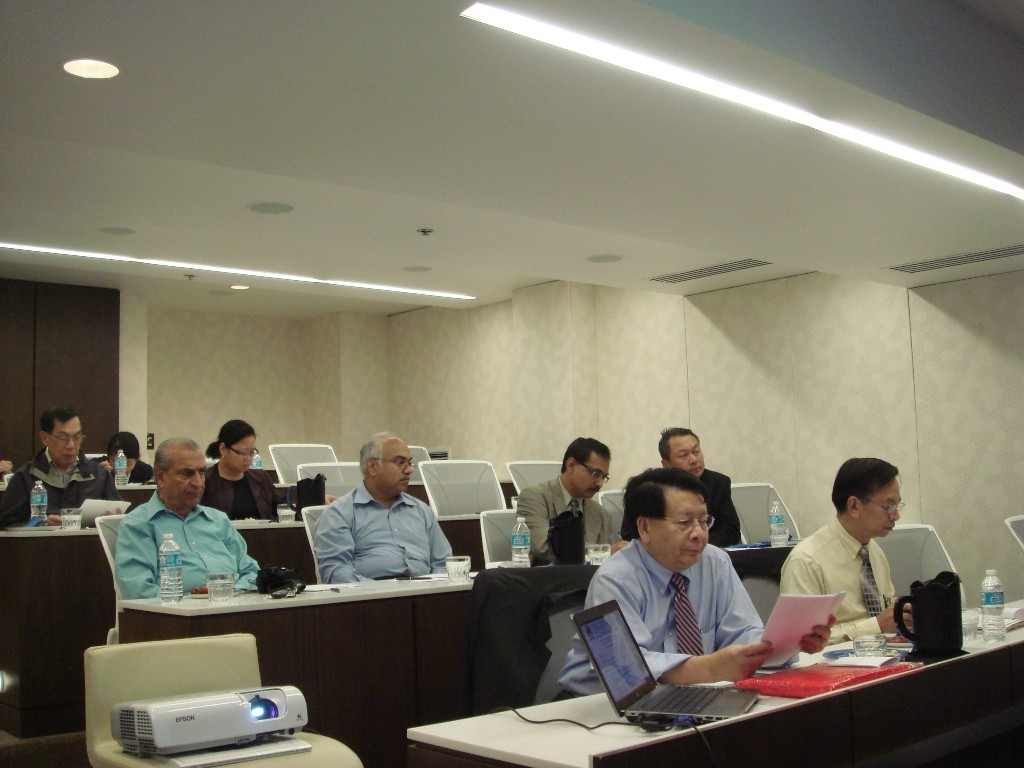 27 đại diện cộng đồng Nhật Bản, Đại Hàn, Thái Lan, Ấn Độ, Nam Dương, Trung Hoa Phi Luật Tân và Pakistan đã đến họp với Nghĩa Sinh và người Việt ngày 24 tháng 10 năm 2012 để thảo luận về việc tổ chức hội thảo giáo dục, hội chợ y tế, lễ hội đón Xuân hàng năm được tổ chức tại đại khách sạn Hyatt Regency O’Hare.