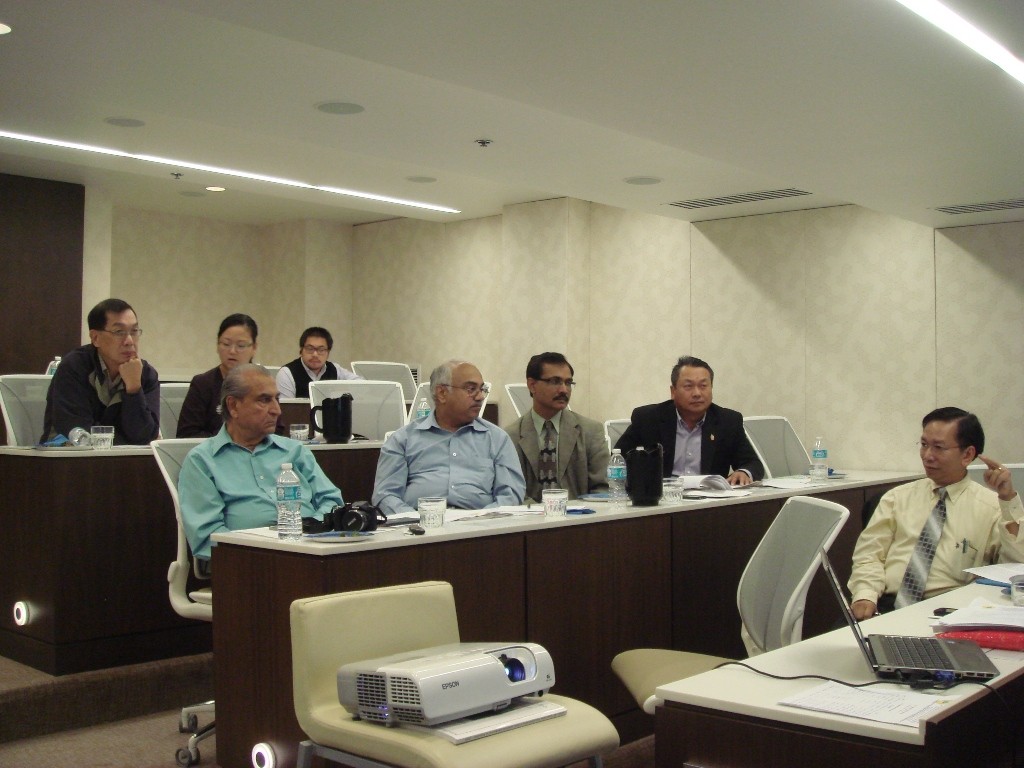 27 đại diện cộng đồng Nhật Bản, Đại Hàn, Thái Lan, Ấn Độ, Nam Dương, Trung Hoa Phi Luật Tân và Pakistan đã đến họp với Nghĩa Sinh và người Việt ngày 24 tháng 10 năm 2012 để thảo luận về việc tổ chức hội thảo giáo dục, hội chợ y tế, lễ hội đón Xuân hàng năm được tổ chức tại đại khách sạn Hyatt Regency O’Hare.