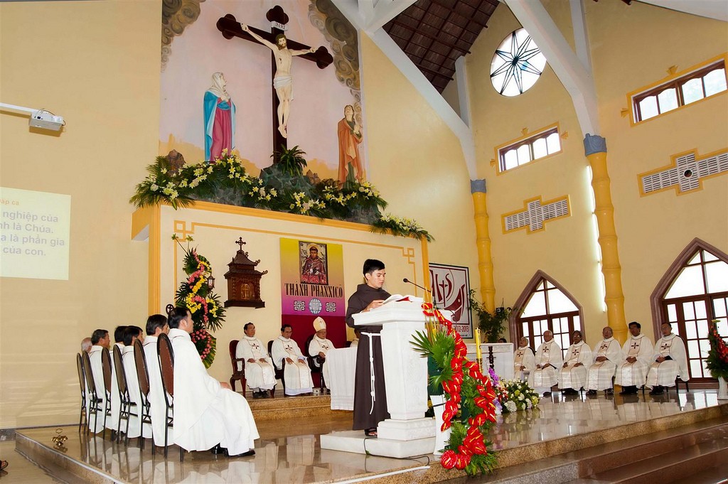 Cựu Huynh Trưởng Nghĩa Sinh Nguyễn Công Minh trong đại lễ Thánh Phanxicô ngày 4 tháng 10 năm 2013 tại Đà Lạt.