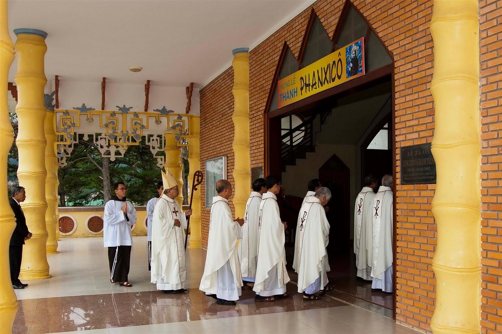 Cựu Huynh Trưởng Nghĩa Sinh Nguyễn Công Minh trong đại lễ Thánh Phanxicô ngày 4 tháng 10 năm 2013 tại Đà Lạt.