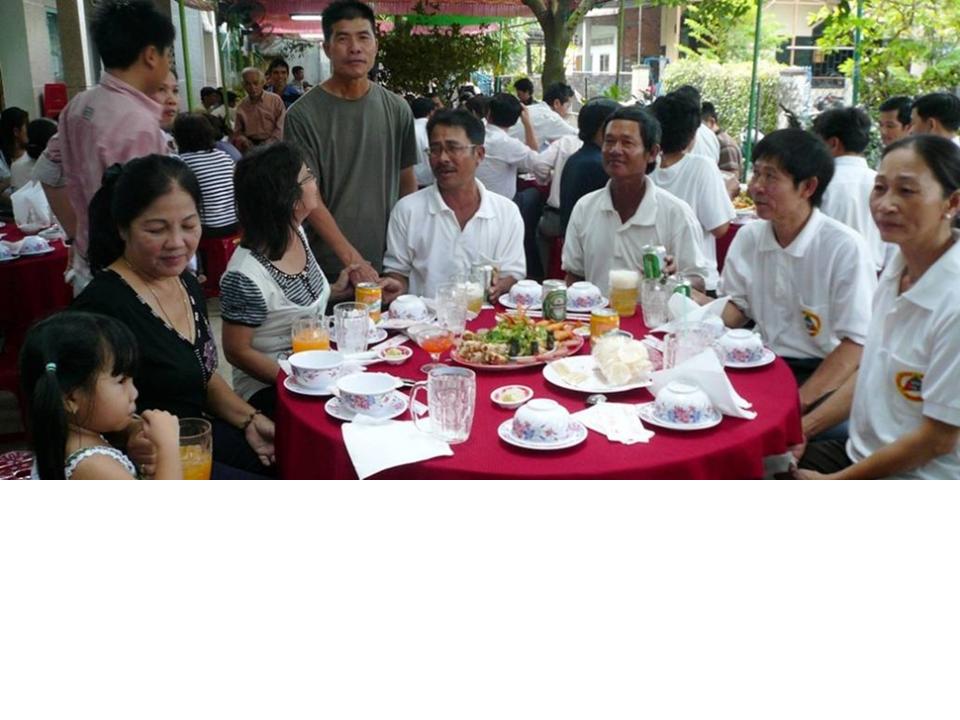 Nghĩa Sinh Trần Bá Tào từ Hoa Kỳ về thăm thân mẫu tại Phước Tuy và cầu nguyện cho thân phụ đã qua đời. Tình thân ái Nghĩa Sinh luôn được duy dưỡng và vun tưới.
