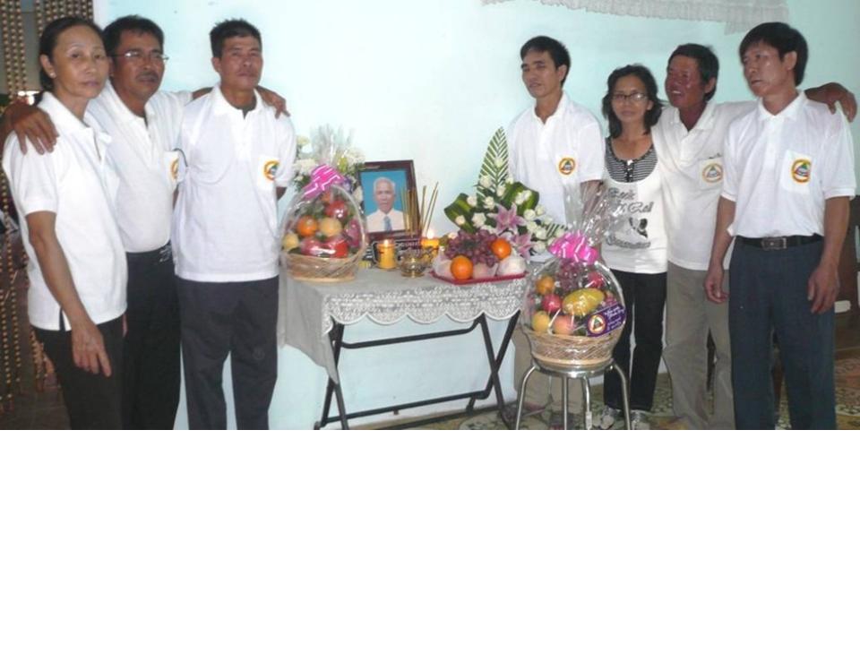 Nghĩa Sinh Trần Bá Tào từ Hoa Kỳ về thăm thân mẫu tại Phước Tuy và cầu nguyện cho thân phụ đã qua đời. Tình thân ái Nghĩa Sinh luôn được duy dưỡng và vun tưới.