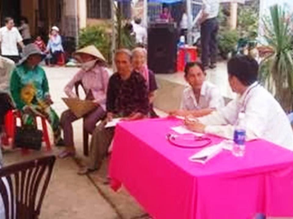 Nhóm Thiện Nghĩa đã hợp tác với Hội Chữ Thập Đỏ và các đoàn thể địa phương trong công tác xã hội, từ thiện và y tế giúp đỡ đồng bào nghèo khó, bệnh tật, cao tuổi, neo đơn.